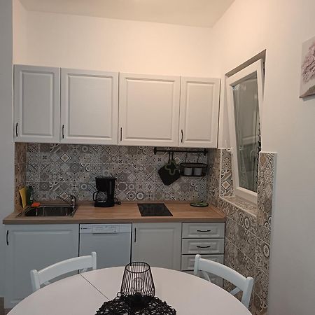 Lara - Apartment Near The Beach Vrbnik Exterior foto